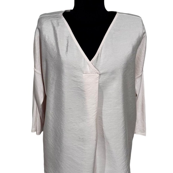 J. Jill Mixed-Media Relaxed V-Neck
Blouse in Blush, size Medium - Picture 1 of 13